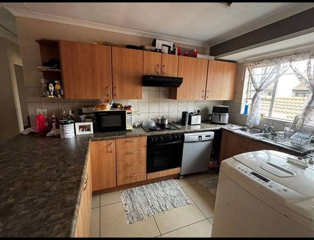 2 BEDROOM APARTMENT FOR SALE IN VAN DYK PARK